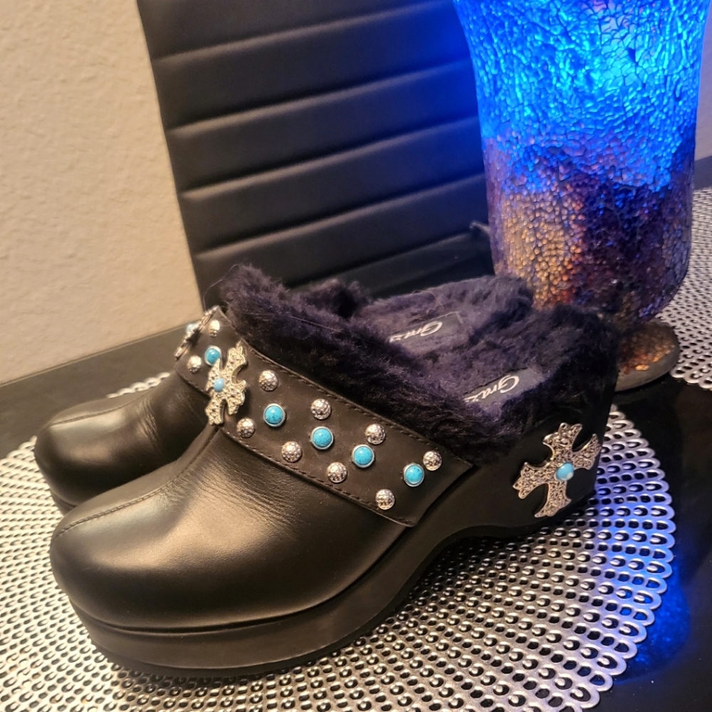 💕Beautiful Grazie Fuzzy Clogs!